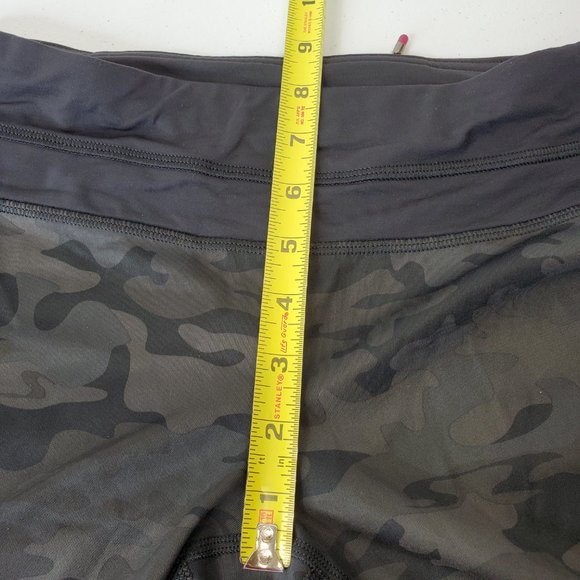 Lululemon Incognito Camo Multi Color Cropped Tight Legging Nulux SIZE 4. - Picture 14 of 15